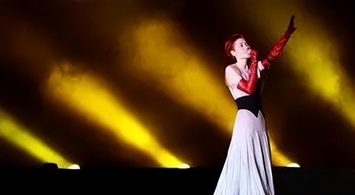 “天后”王菲简介（红了三十年的歌坛传奇，和谢霆锋有情人终成眷属）