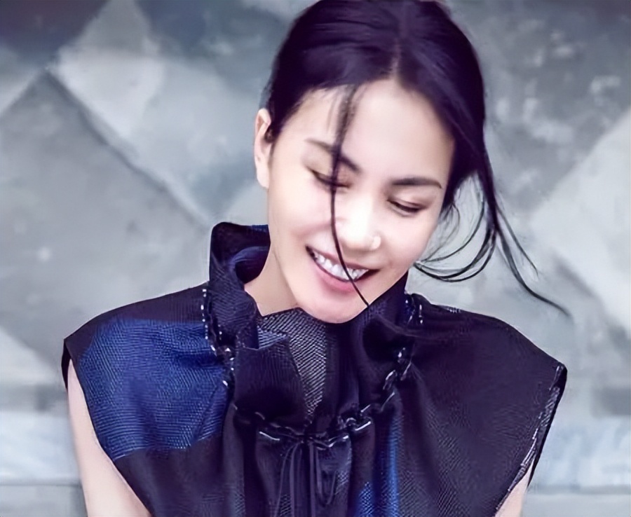 “天后”王菲简介（红了三十年的歌坛传奇，和谢霆锋有情人终成眷属）