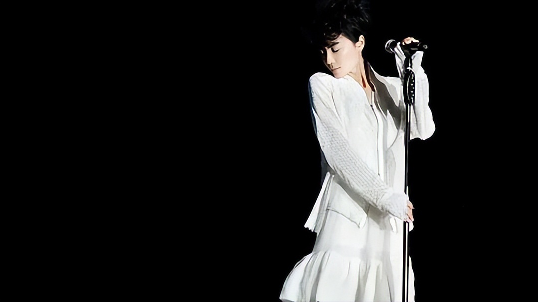 “天后”王菲简介（红了三十年的歌坛传奇，和谢霆锋有情人终成眷属）