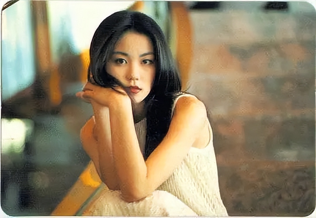 “天后”王菲简介（红了三十年的歌坛传奇，和谢霆锋有情人终成眷属）