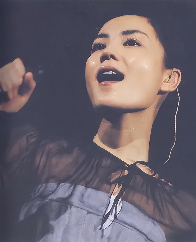 “天后”王菲简介（红了三十年的歌坛传奇，和谢霆锋有情人终成眷属）