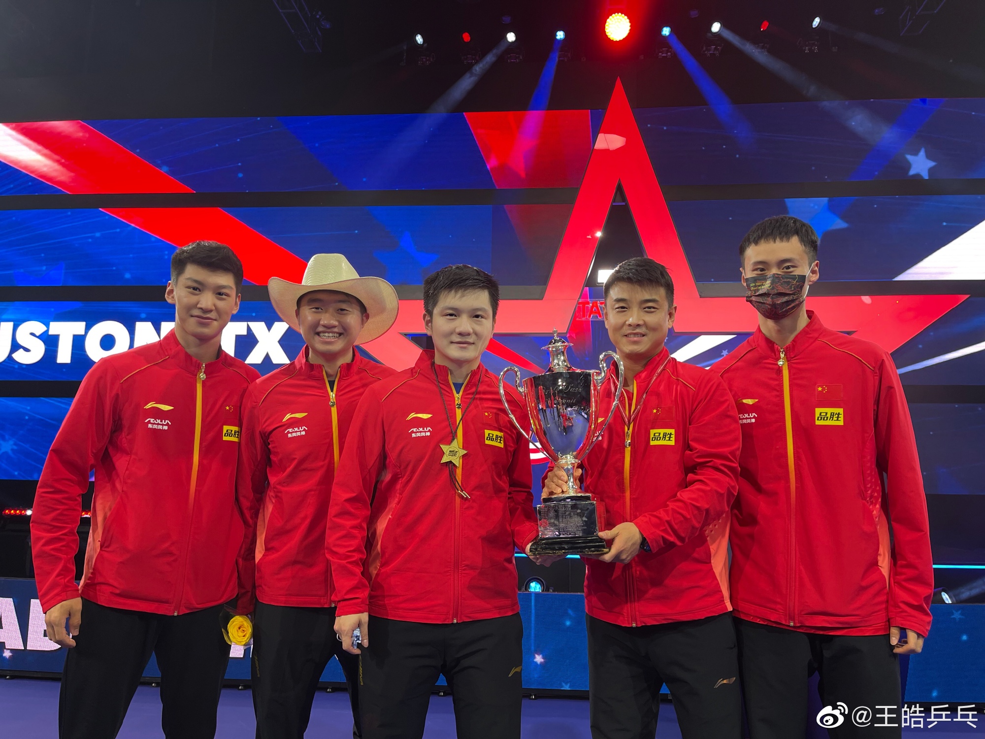 王皓简介(王皓,在国乒当教练的日与夜)