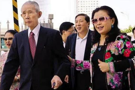 王永庆简介(捐建4200所学校,又向汶川捐款1亿,一条毛巾却用20年)