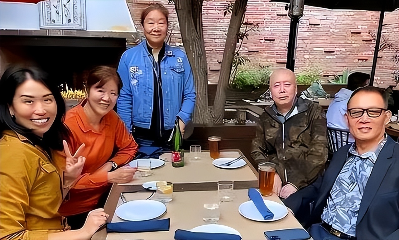 王育成简介(一家5口住美国豪宅)