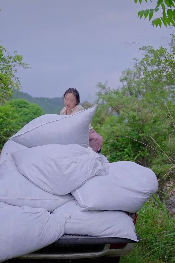 乡愁沈丹个人资料简介(从离异负债到带全村人致富,单亲妈妈如何完成蜕变?)