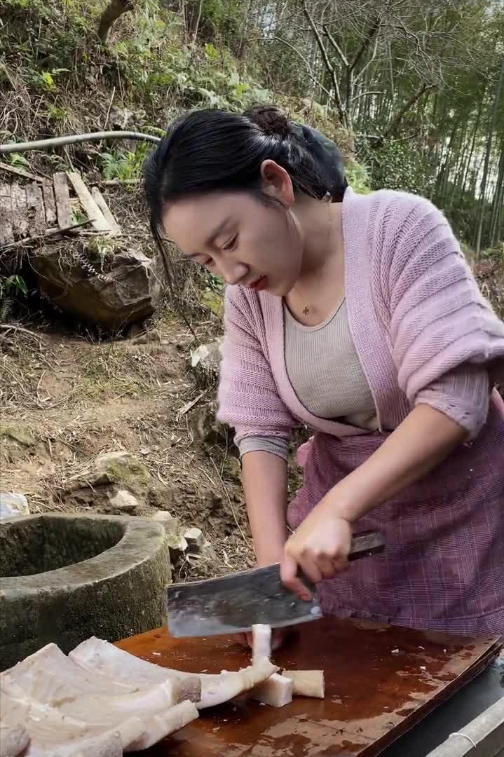 乡愁沈丹个人资料简介(从离异负债到带全村人致富,单亲妈妈如何完成蜕变?)