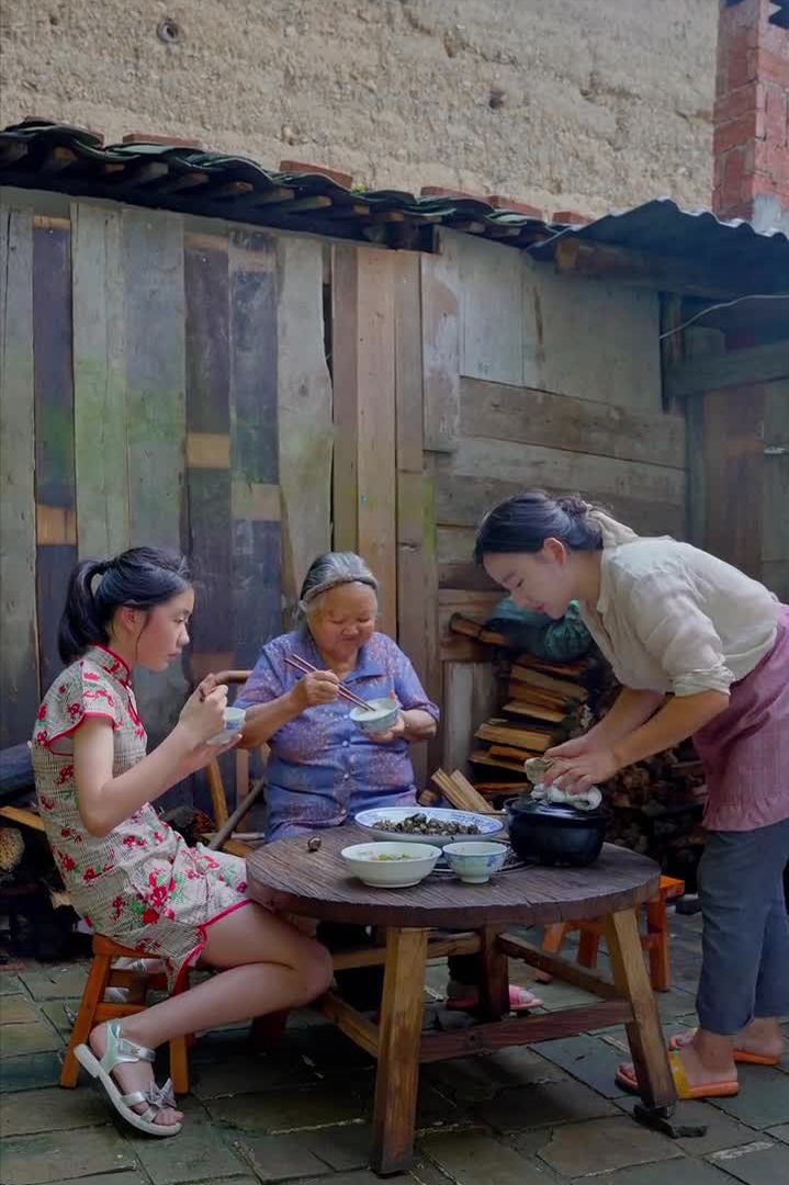 乡愁沈丹个人资料简介(从离异负债到带全村人致富,单亲妈妈如何完成蜕变?)