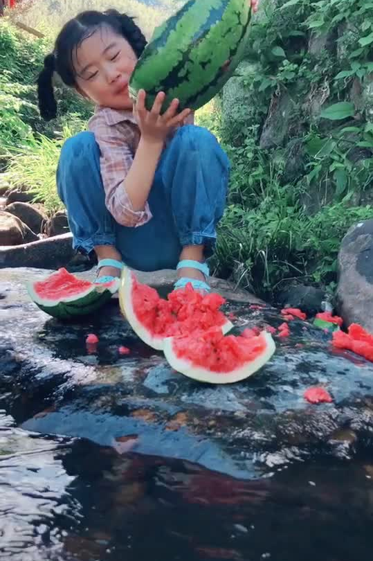 乡愁沈丹个人资料简介(从离异负债到带全村人致富,单亲妈妈如何完成蜕变?)