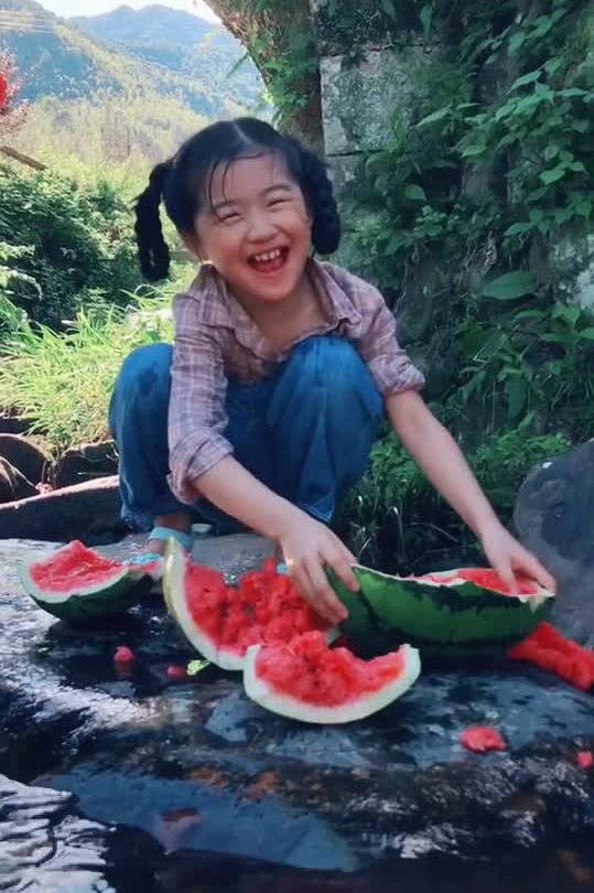 乡愁沈丹个人资料简介(从离异负债到带全村人致富,单亲妈妈如何完成蜕变?)