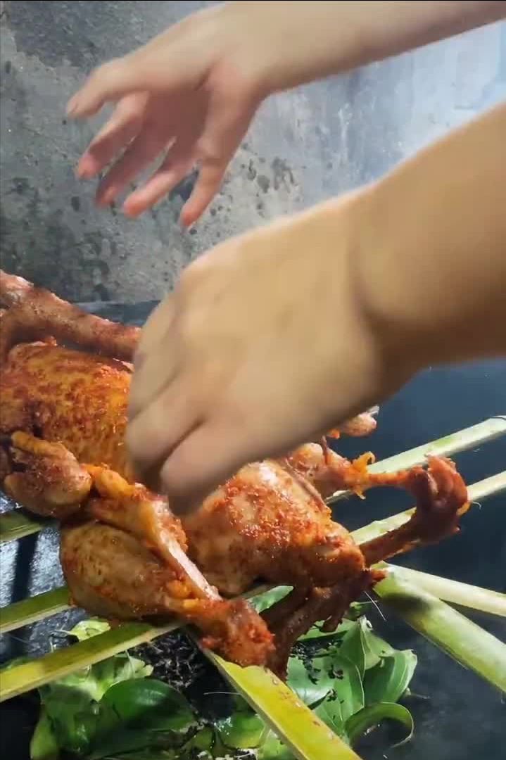 乡愁沈丹个人资料简介(从离异负债到带全村人致富,单亲妈妈如何完成蜕变?)