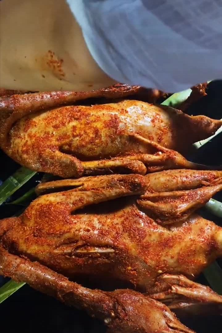 乡愁沈丹个人资料简介(从离异负债到带全村人致富,单亲妈妈如何完成蜕变?)