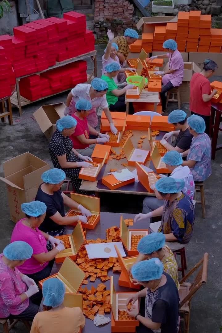 乡愁沈丹个人资料简介(从离异负债到带全村人致富,单亲妈妈如何完成蜕变?)