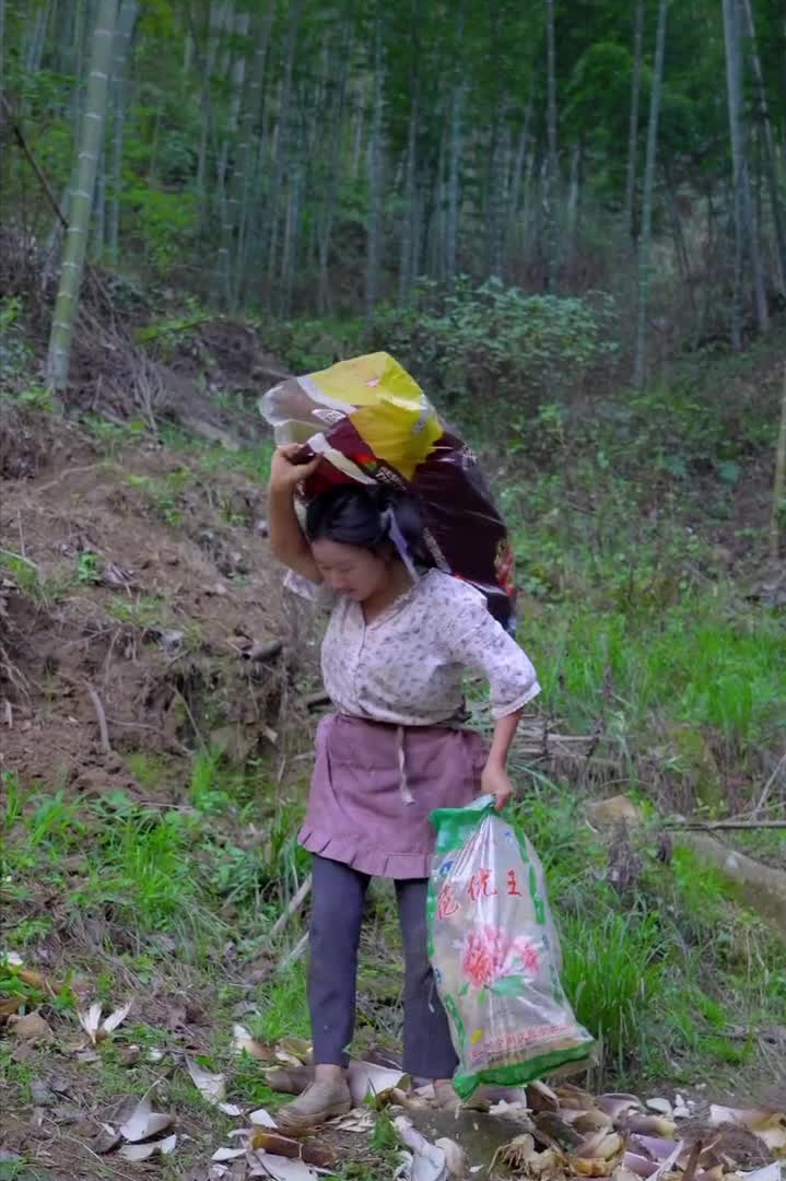 乡愁沈丹个人资料简介(从离异负债到带全村人致富,单亲妈妈如何完成蜕变?)