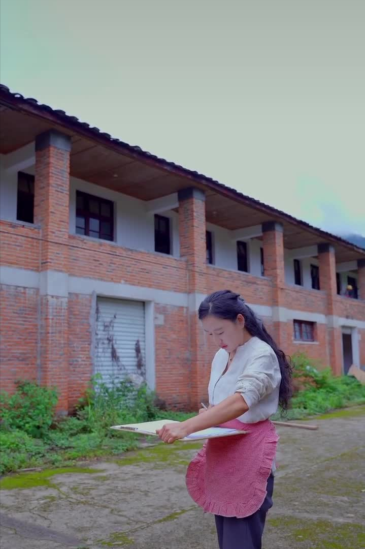 乡愁沈丹个人资料简介(从离异负债到带全村人致富,单亲妈妈如何完成蜕变?)