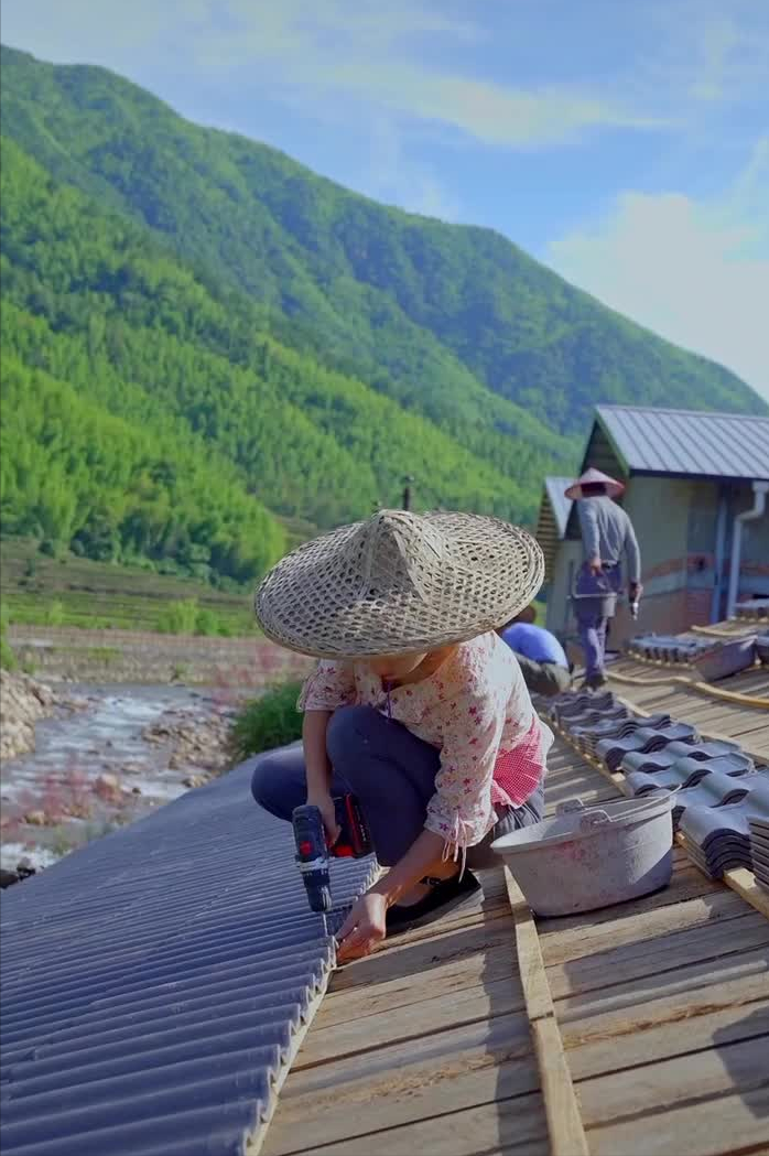 乡愁沈丹个人资料简介(从离异负债到带全村人致富,单亲妈妈如何完成蜕变?)
