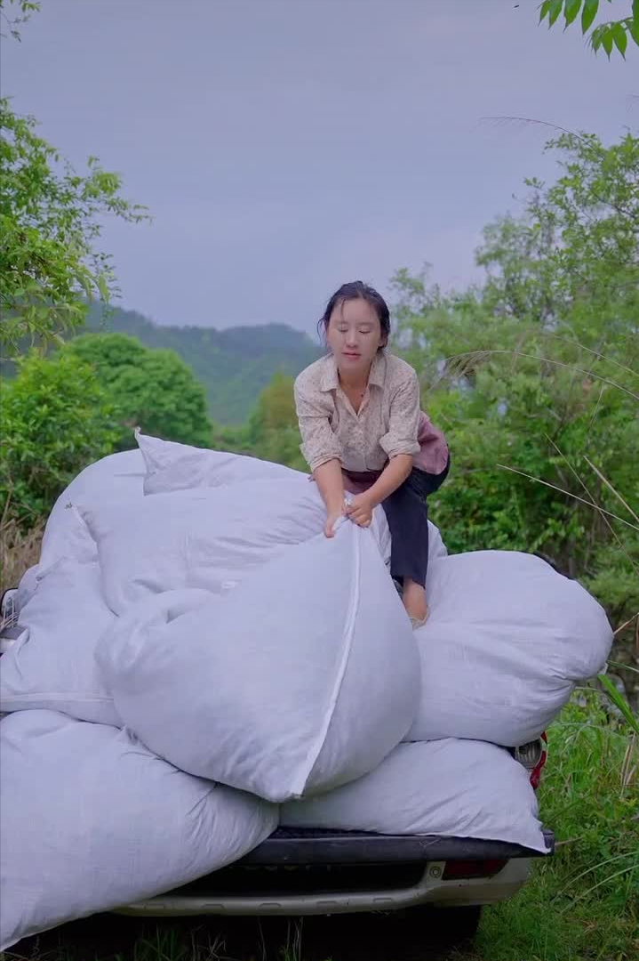 乡愁沈丹个人资料简介(从离异负债到带全村人致富,单亲妈妈如何完成蜕变?)