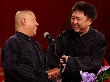 相声于谦简介（娶19岁女学生，不赚钱时靠老婆养，两个儿子归郭德纲管）