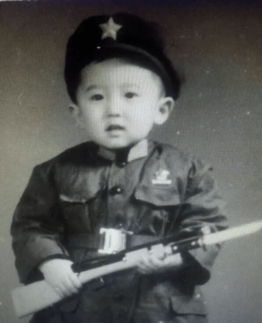 相声于谦简介（娶19岁女学生，不赚钱时靠老婆养，两个儿子归郭德纲管）