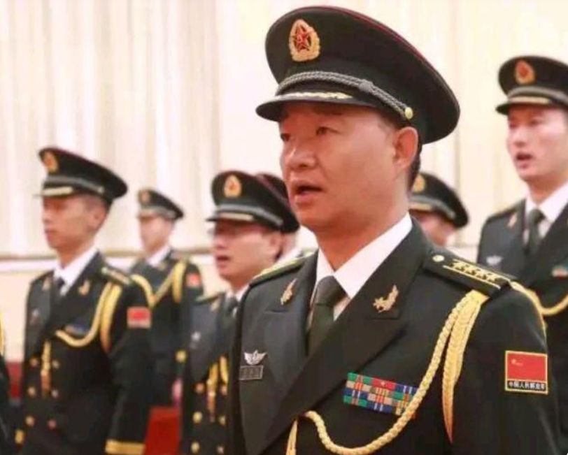 小曾简介(创作《我的老班长》的小曾,如今已经是大校军)