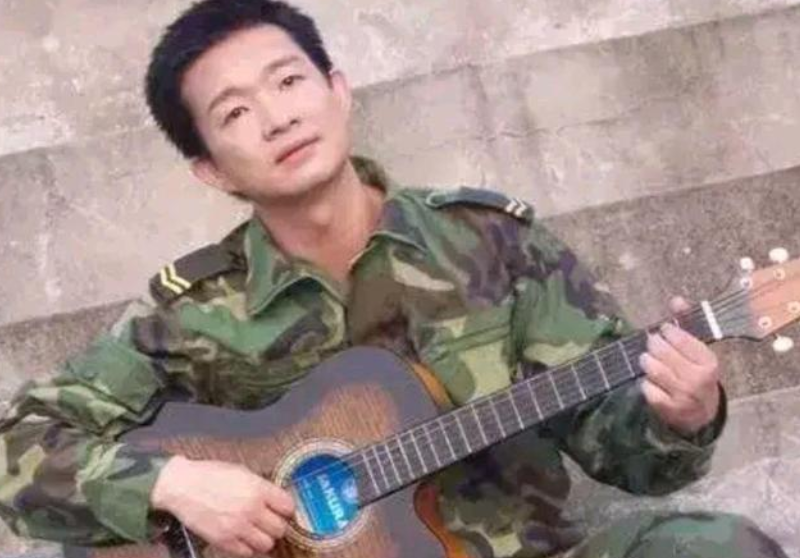 小曾简介(创作《我的老班长》的小曾,如今已经是大校军)