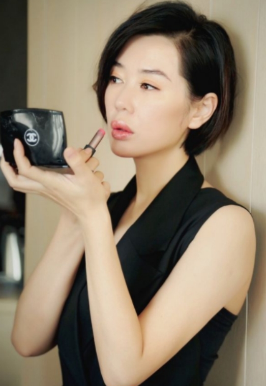 “性感尤物”余男的个人资料简介(生猛人生,和她的唏嘘情史)