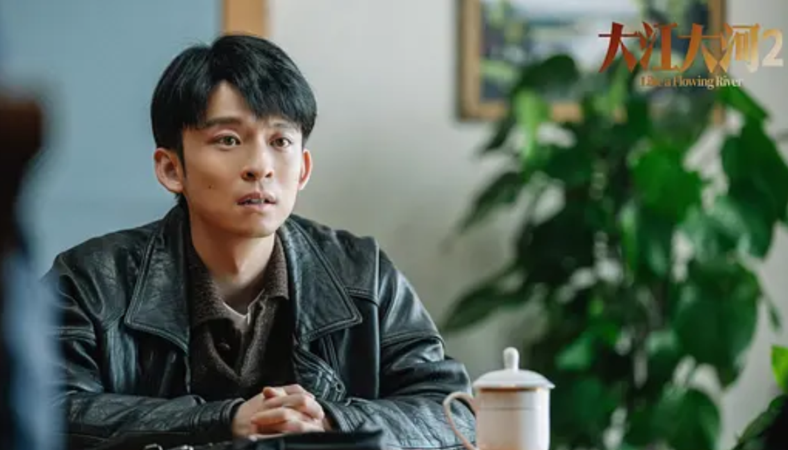 演员董子健个人资料简介(妈妈是王京花,19岁一炮而红,他的家庭不简单)