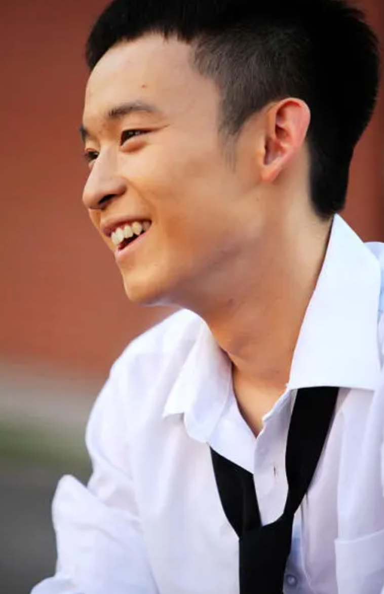 演员董子健个人资料简介(妈妈是王京花,19岁一炮而红,他的家庭不简单)