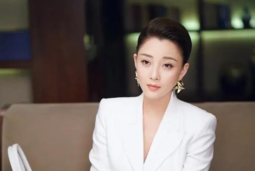 演员殷桃的个人资料简介(一段失败的婚姻,情史一波三折,42岁依旧)