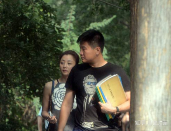 演员殷桃的个人资料简介(一段失败的婚姻,情史一波三折,42岁依旧)