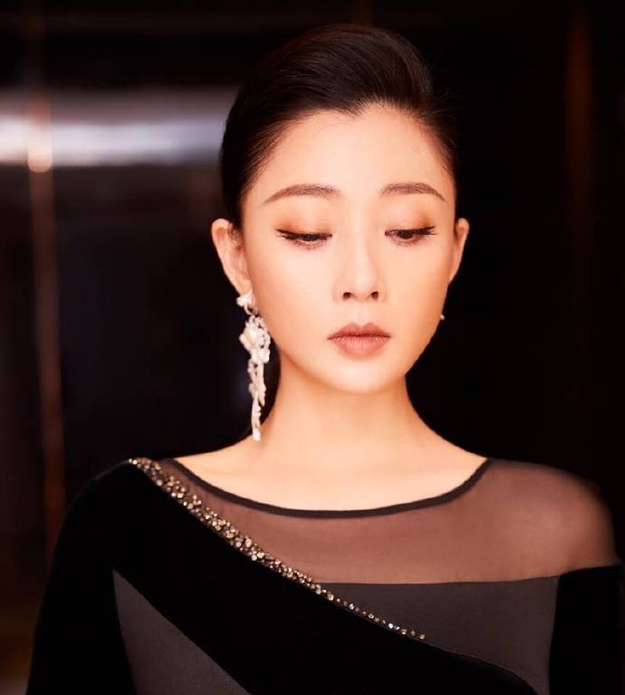 演员殷桃的个人资料简介(一段失败的婚姻,情史一波三折,42岁依旧)