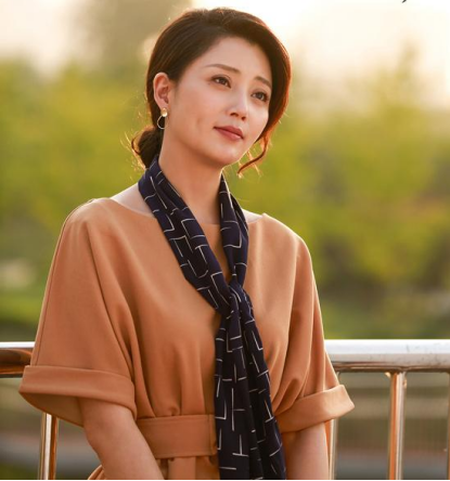 演员殷桃的个人资料简介(一段失败的婚姻,情史一波三折,42岁依旧)