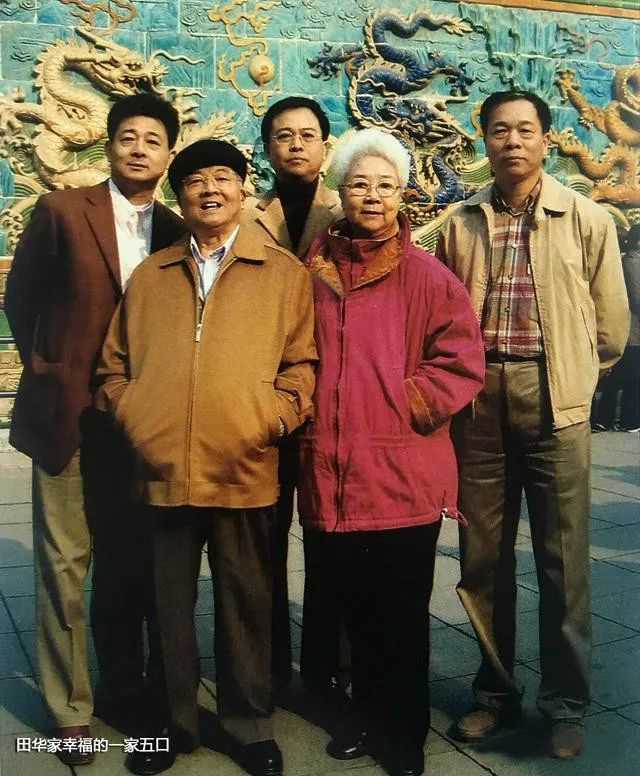 艺术家田华简介(与初恋丈夫爱一生,儿子去世当天她为何还去当评委?)