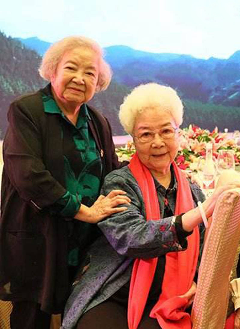 艺术家田华简介(与初恋丈夫爱一生,儿子去世当天她为何还去当评委?)