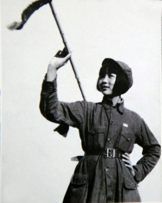 艺术家田华简介(与初恋丈夫爱一生,儿子去世当天她为何还去当评委?)