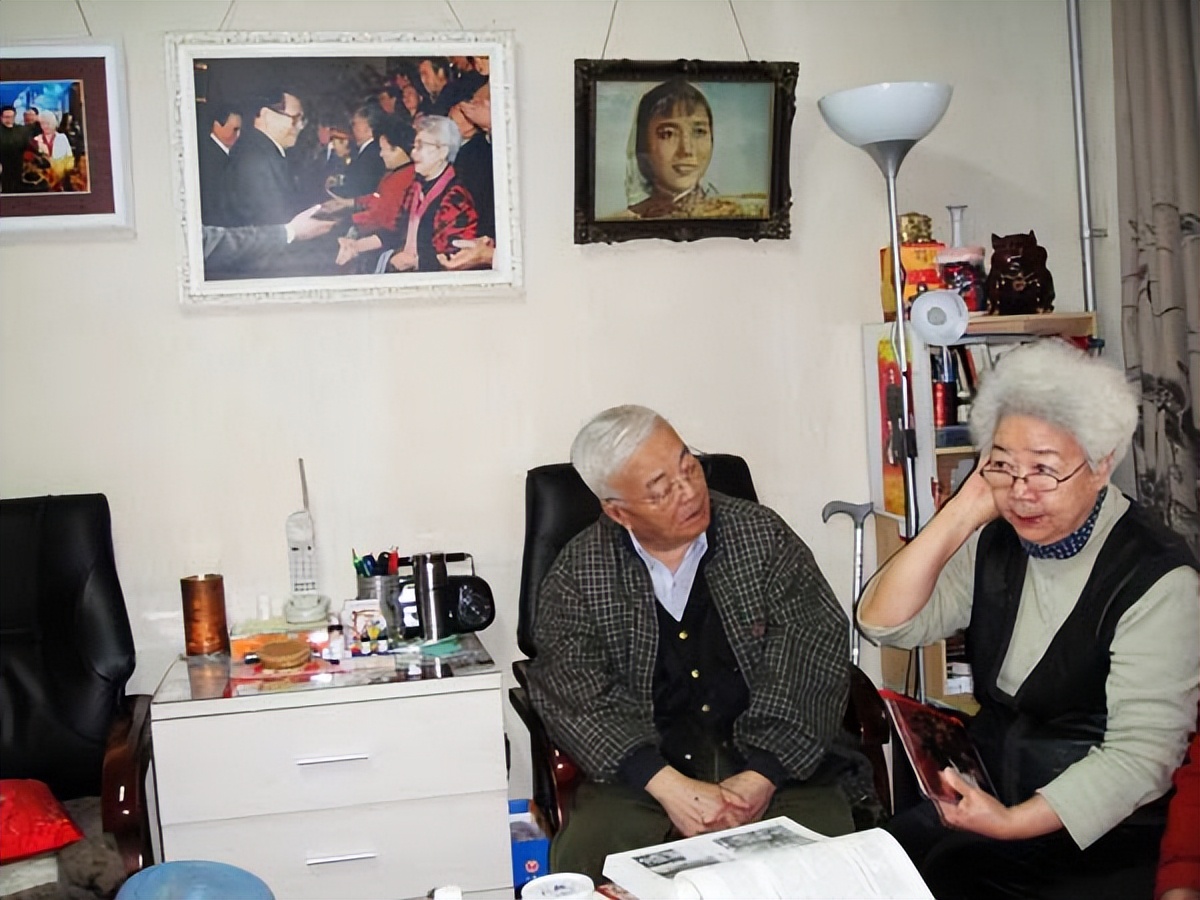 艺术家田华简介(与初恋丈夫爱一生,儿子去世当天她为何还去当评委?)