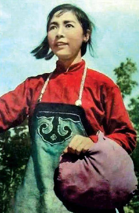 艺术家田华简介(与初恋丈夫爱一生,儿子去世当天她为何还去当评委?)