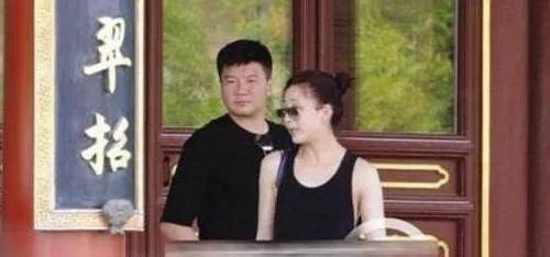 殷桃简历个人资料简介(殷桃的嘴上为什么总是破了一块呢?采访中她说出了真相)