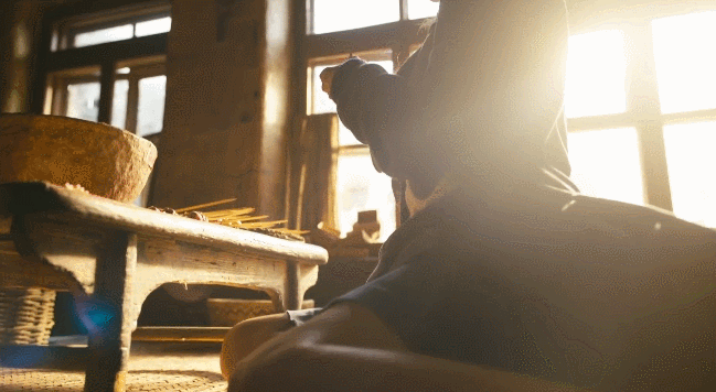 殷桃简历个人资料简介(殷桃的嘴上为什么总是破了一块呢?采访中她说出了真相)