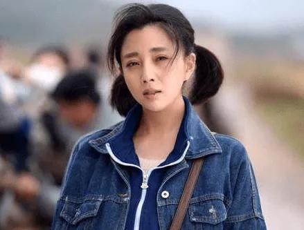 殷桃简历个人资料简介(殷桃的嘴上为什么总是破了一块呢?采访中她说出了真相)