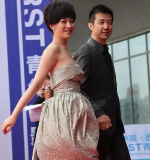 殷桃简历个人资料简介(殷桃的嘴上为什么总是破了一块呢?采访中她说出了真相)