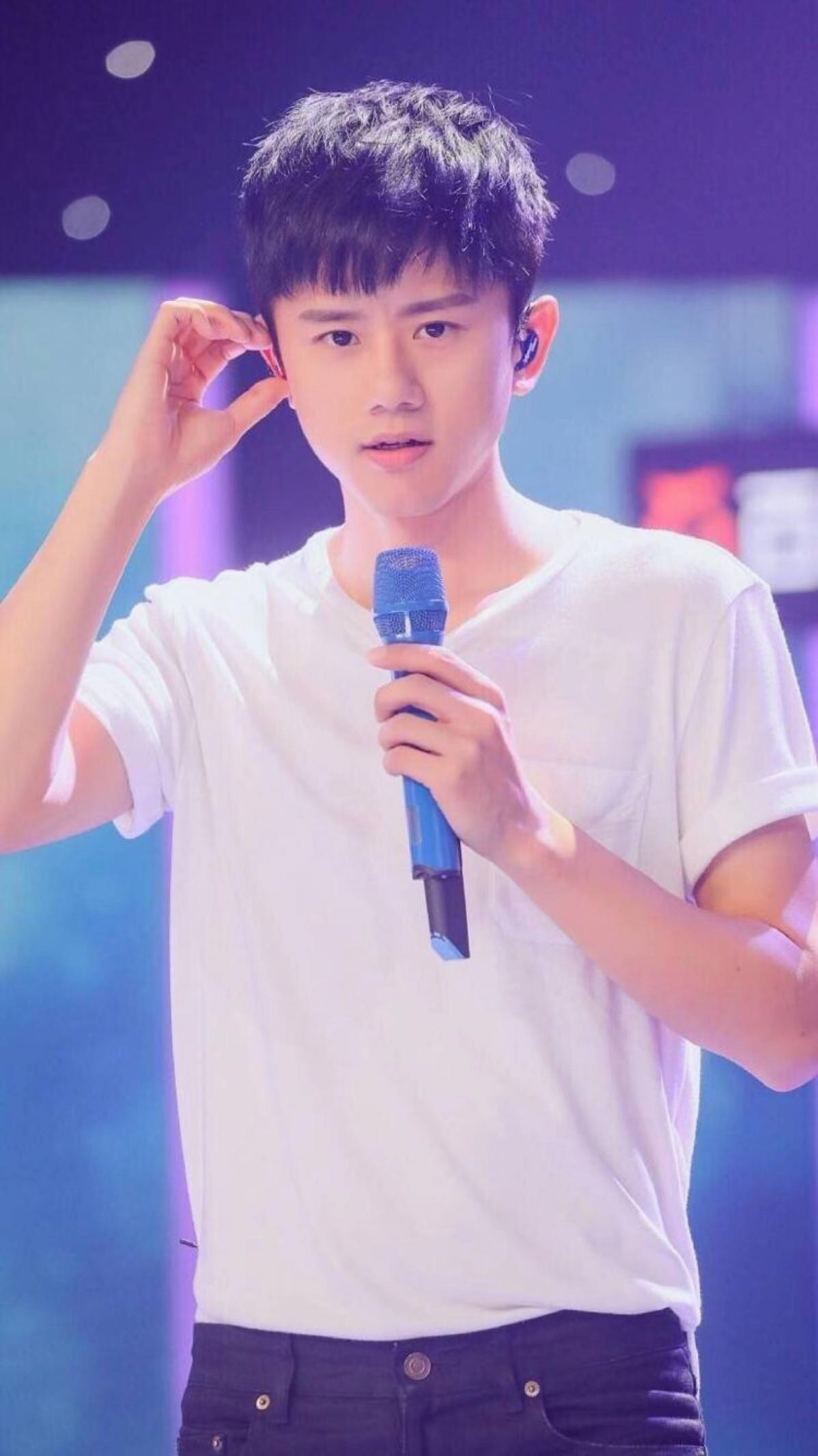 张杰简介(普通家庭出身却成为乐坛一哥,他是如何一步一步走向成功的)