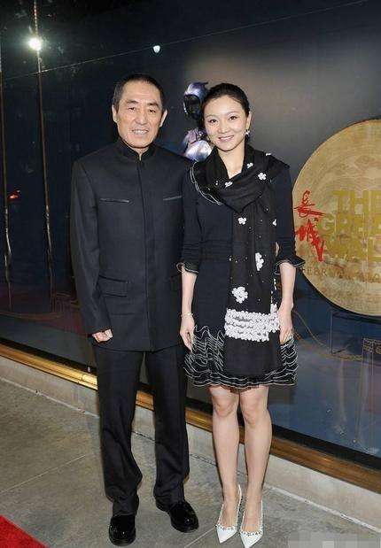张艺谋简介(72岁张艺谋小31岁娇妻现状!倒立叉腿无压力,穿露腰装运动体力好)