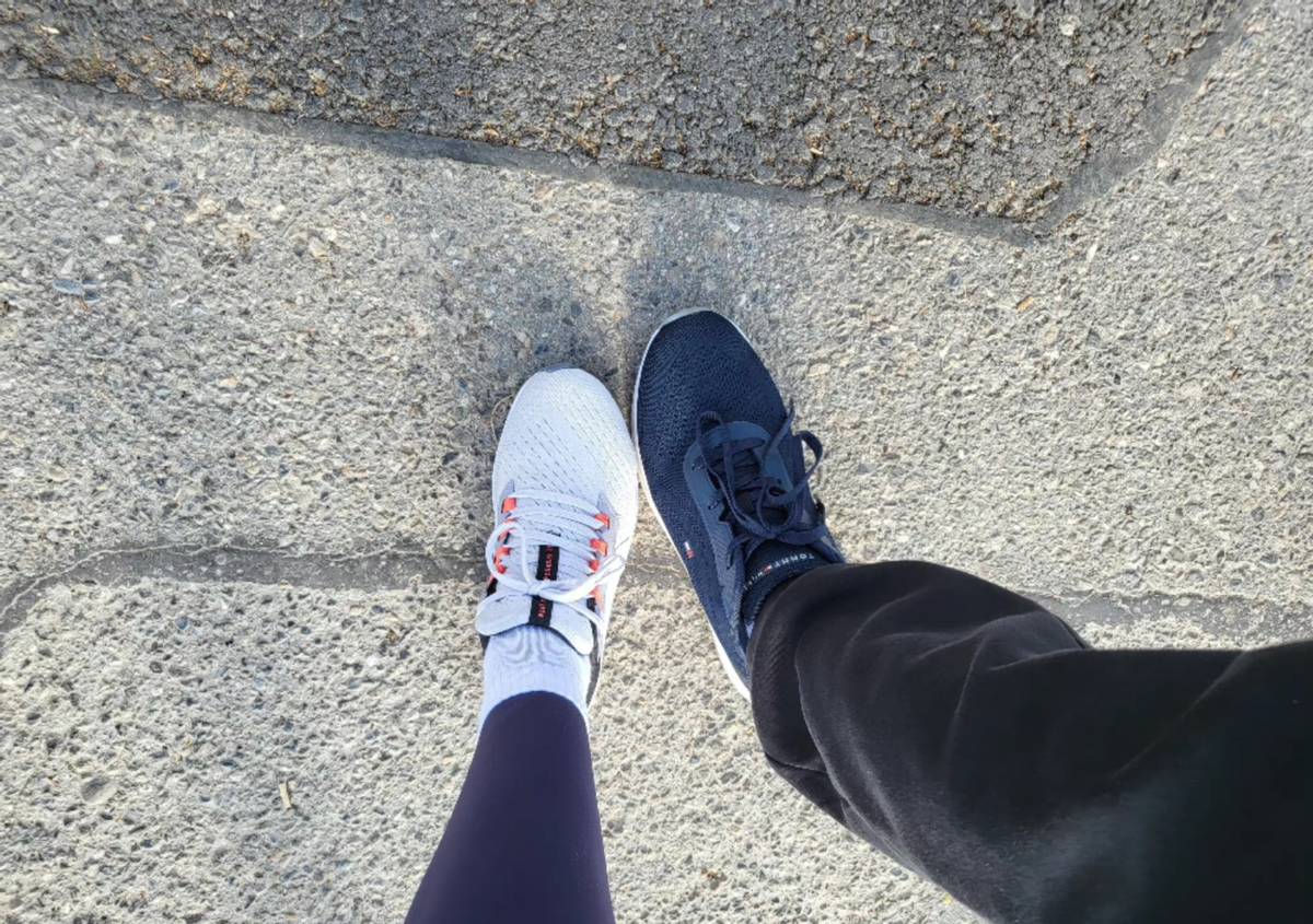 张艺谋简介(72岁张艺谋小31岁娇妻现状!倒立叉腿无压力,穿露腰装运动体力好)