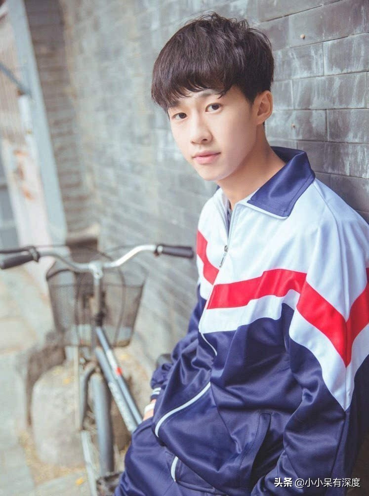 周冬雨简介(她和一位男友、三位绯闻男友的瓜,周冬雨的婚恋困局)