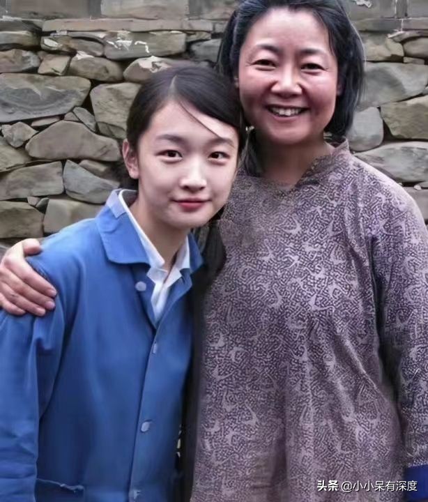 周冬雨简介(她和一位男友、三位绯闻男友的瓜,周冬雨的婚恋困局)