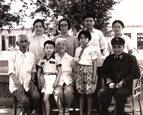 左权简介(为掩护彭德怀等牺牲,死后妻子嫁其秘书,唯一后人承其遗志)