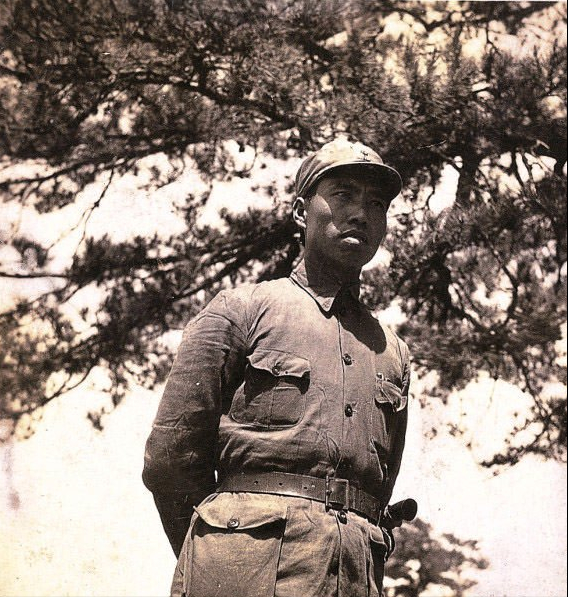 左权简介(为掩护彭德怀等牺牲,死后妻子嫁其秘书,唯一后人承其遗志)