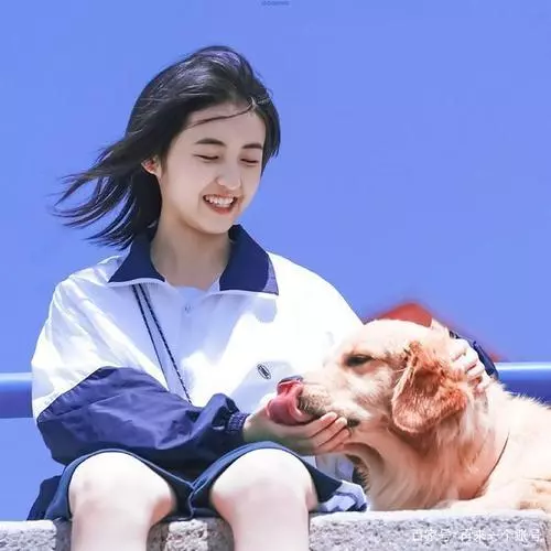 四小花旦是谁(四小花旦差距:张子枫关晓彤口碑好,欧阳娜娜和文琪渐渐没了声音)