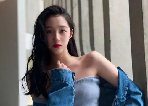 四小花旦是谁(四小花旦差距:张子枫关晓彤口碑好,欧阳娜娜和文琪渐渐没了声音)