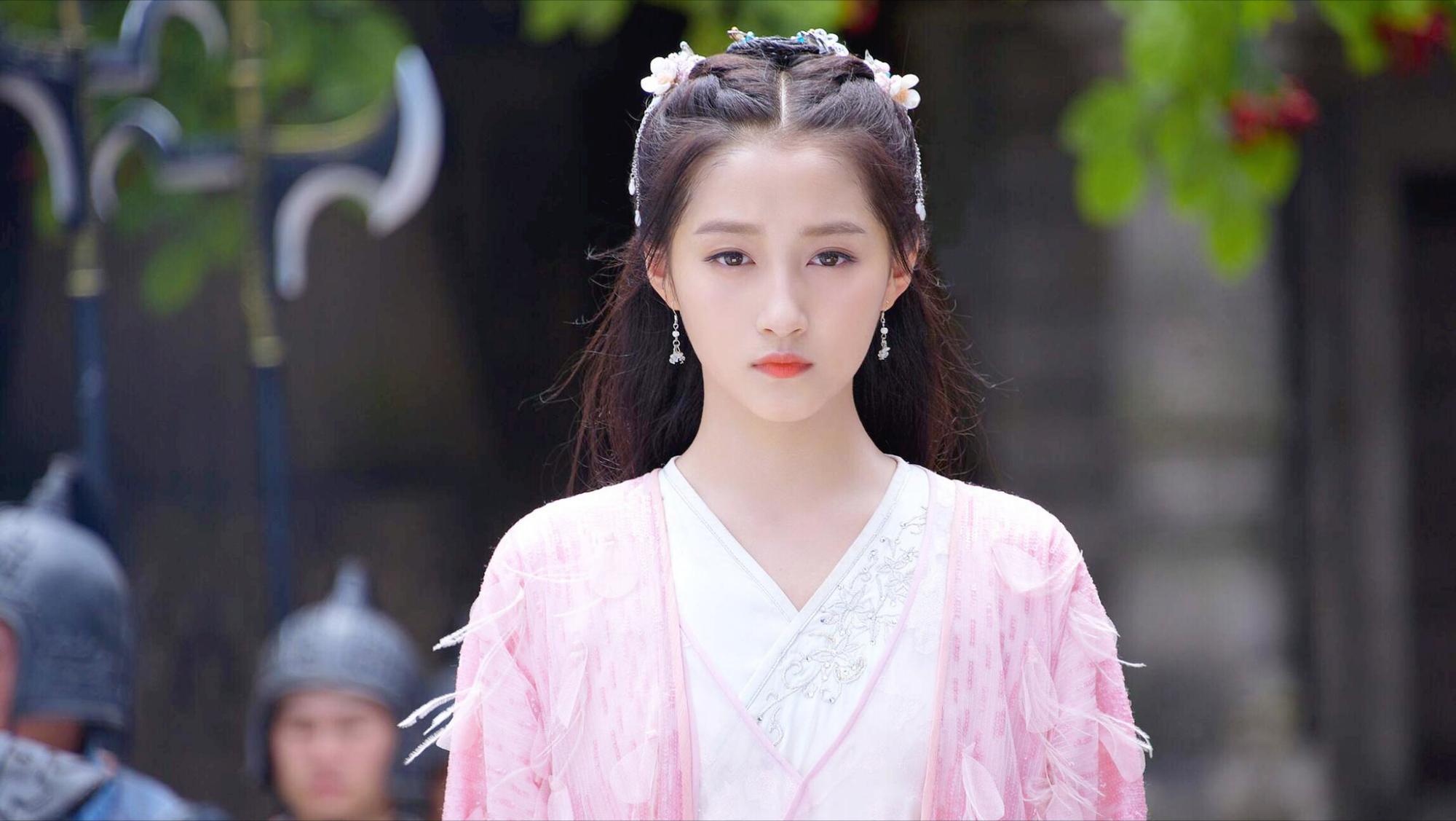 四小花旦是谁(四小花旦差距:张子枫关晓彤口碑好,欧阳娜娜和文琪渐渐没了声音)